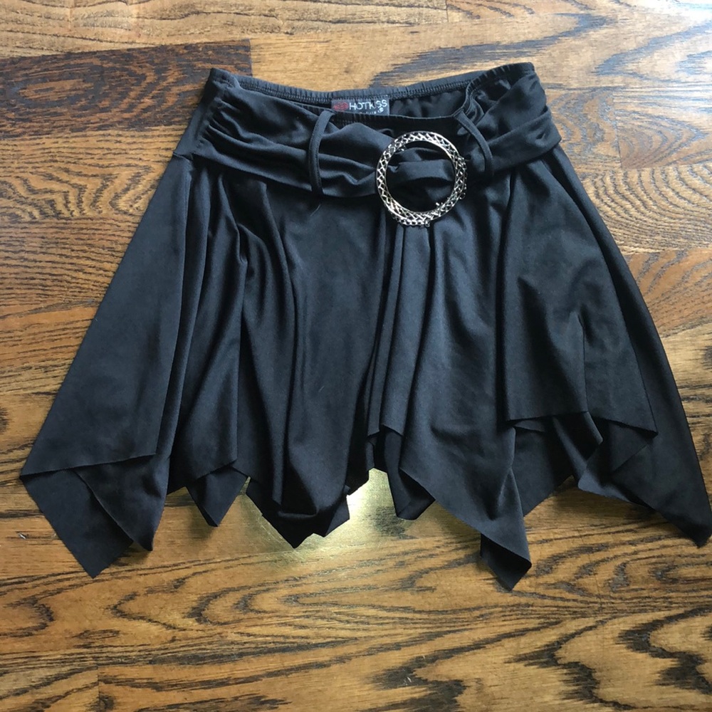 Black “hot kiss” skirt with accent belt